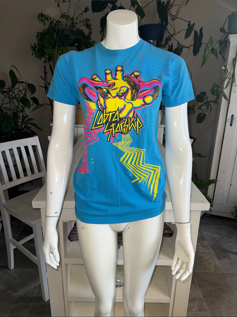 Vintage Bay Island sportswear Bright Blue Graphic Women’s Tee Neon Hand Design S